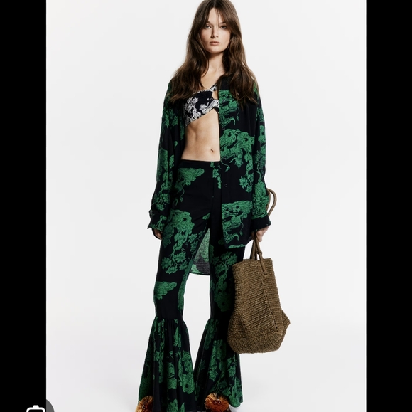 *LAST CHANCE* WHITE LOTUS PATTERNED RUFFLE-TRIMMED PANTS SIZE 10 NWT - Picture 3 of 13